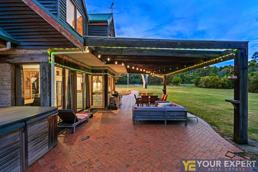Click to view all images 70 Langley Road Cranbourne South VIC 3977 - Image 2