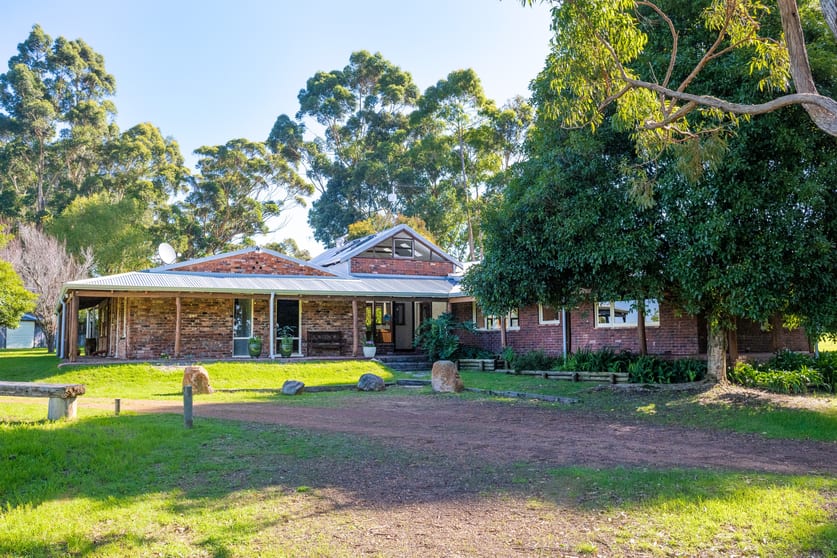 Click to view all images 320 Riverway Road Boorara Brook WA 6262 - Image 1
