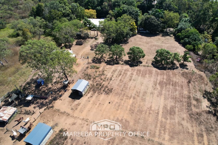 Click to view all images 30 Peters Street Mareeba QLD 4880 - Image 3