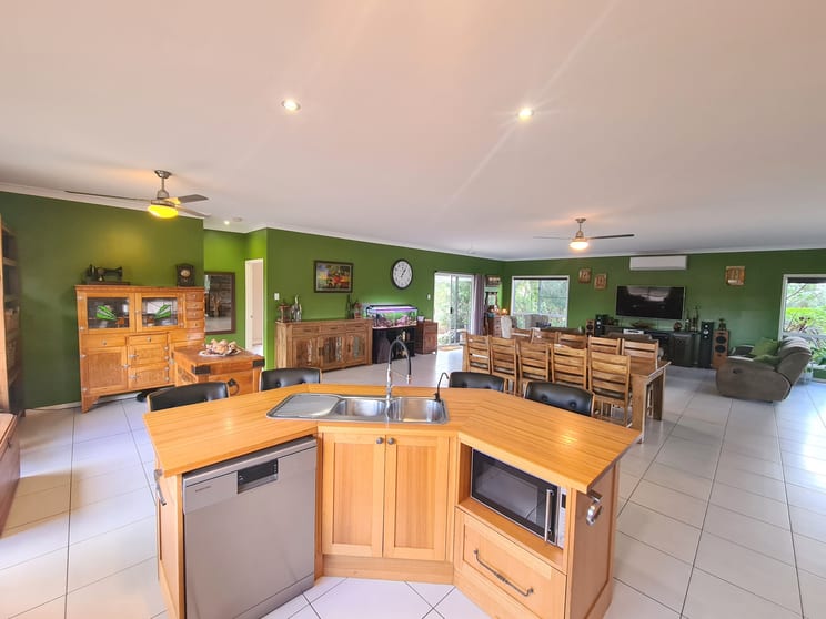Click to view all images 43 Vonhoff Road Crows Nest QLD 4355 - Image 3