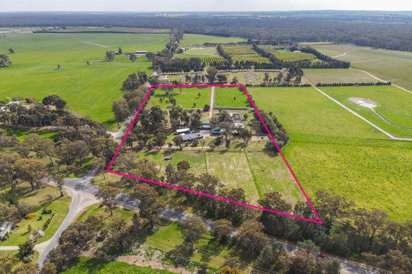 Click to view all images 6 Cemetery Road Cobram East VIC 3644 - Image 2