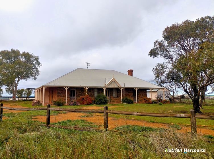 Click to view all images 18818 Great Eastern Highway Doodlakine WA 6411 - Image 2