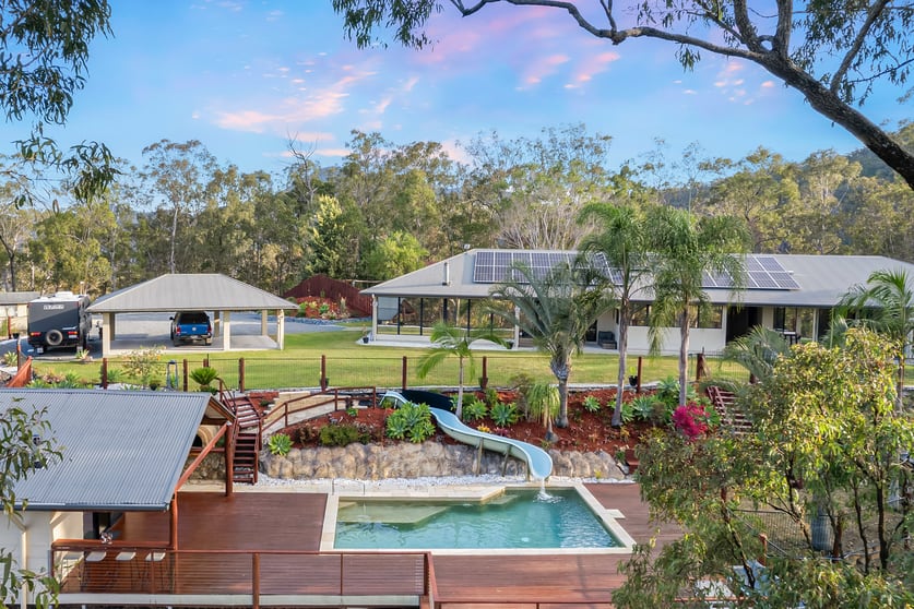 Click to view all images 128A Henri Robert Drive Clagiraba QLD 4211 - Image 2