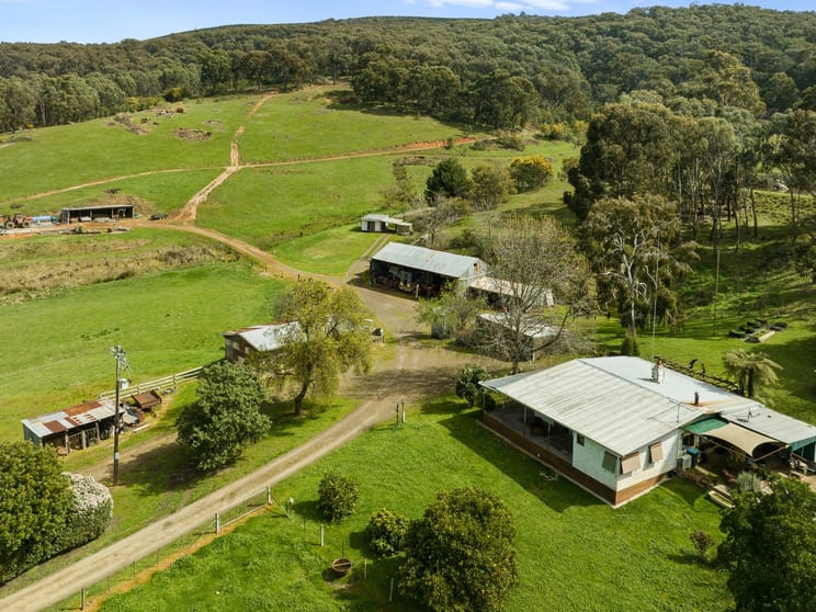 Click to view all images 202 Davies Road Warrenbayne VIC 3670 - Image 3