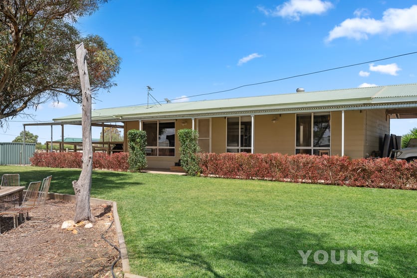 Click to view all images 1112 Mallala Road Korunye SA 5502 - Image 3