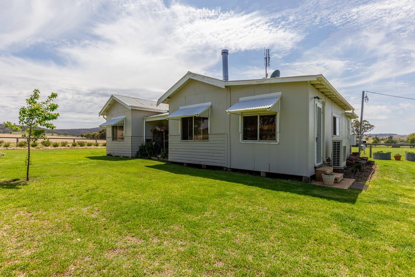 Click to view all images 48 Berowra Road Dunedoo NSW 2844 - Image 1