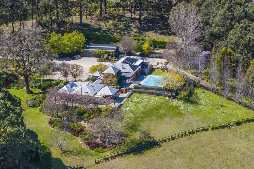 Click to view all images 38 Glen Echo Court Mount Macedon VIC 3441 - Image 2