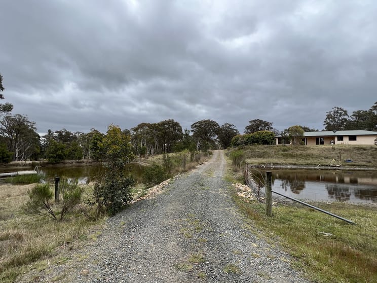 Click to view all images 86 Gumnut Crescent Bungonia NSW 2580 - Image 1