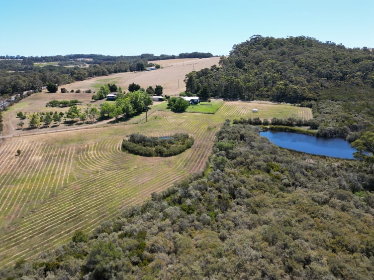 Click to view all images 1714 Scotsdale road Scotsdale WA 6333 - Image 2