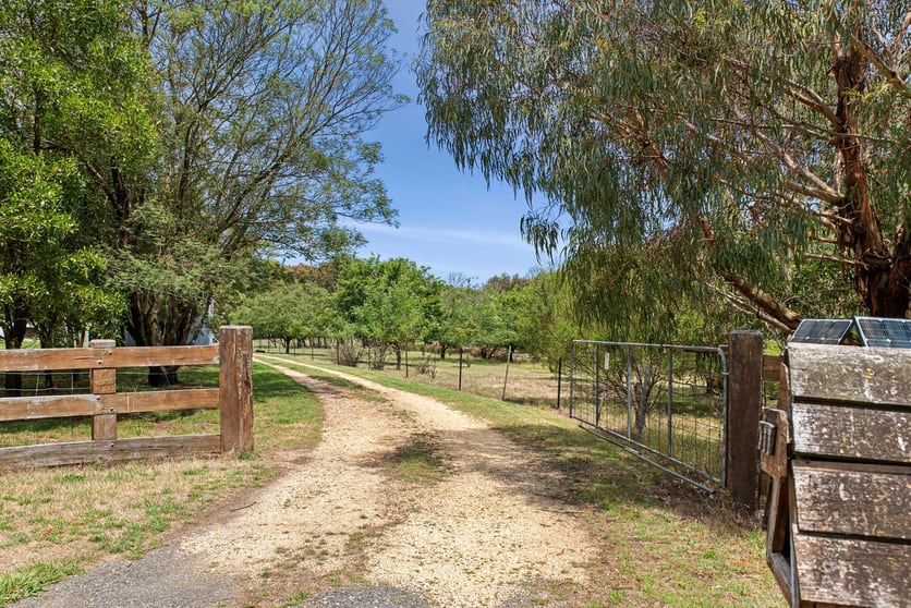 Click to view all images 777 Elaine - Mt. Mercer Road Cargerie VIC 3334 - Image 2