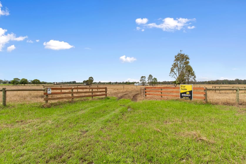 Click to view all images CA 29-30 Centre Road Sale VIC 3850 - Image 1