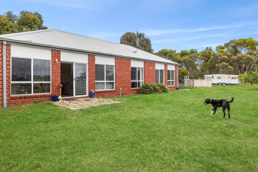 Click to view all images 3220 Princes Highway Winchelsea VIC 3241 - Image 2