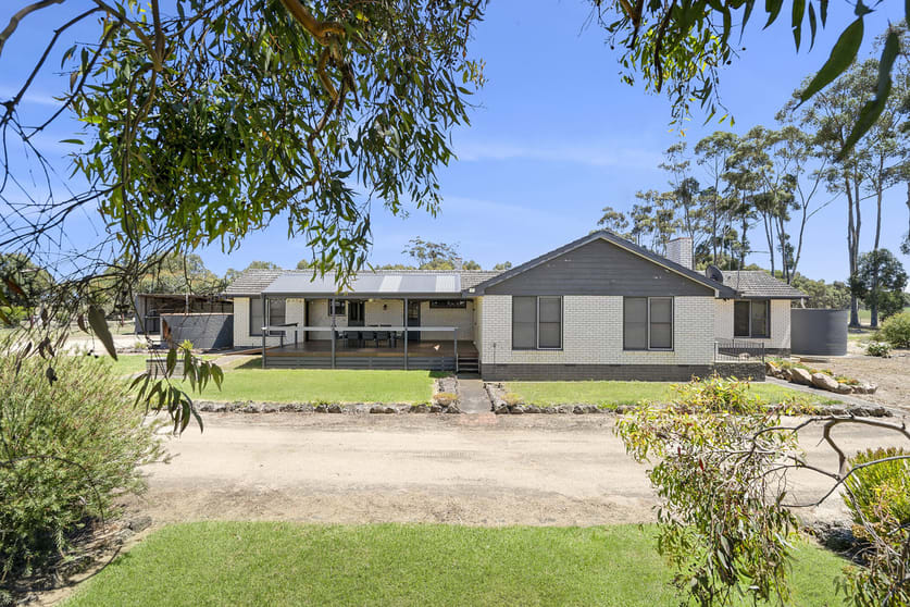 Click to view all images 660 Lismore - Skipton Road Lismore VIC 3324 - Image 2