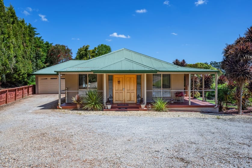 Click to view all images 140 Wandin Creek Road Wandin East VIC 3139 - Image 2