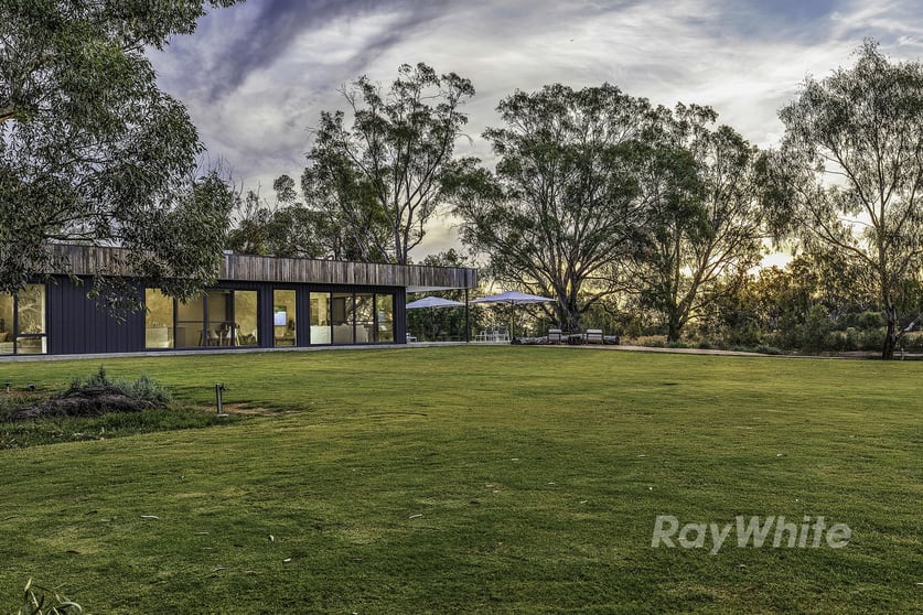 Click to view all images 251 Fulham Road Torrumbarry VIC 3562 - Image 1