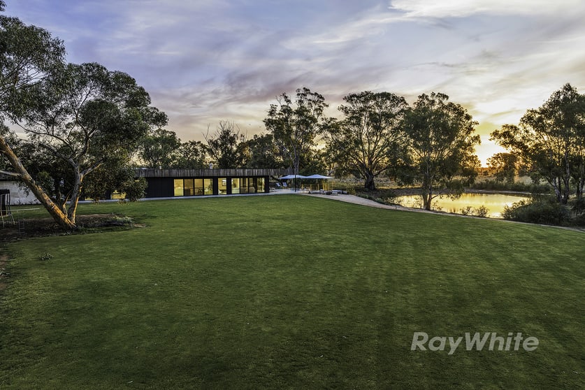 Click to view all images 251 Fulham Road Torrumbarry VIC 3562 - Image 2