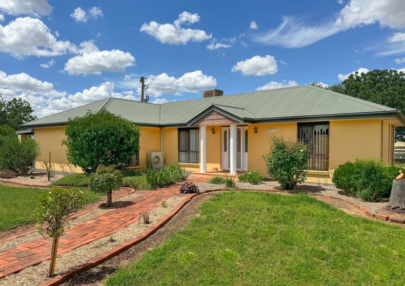 Click to view all images 61 Centenary Drive West Wyalong NSW 2671 - Image 3