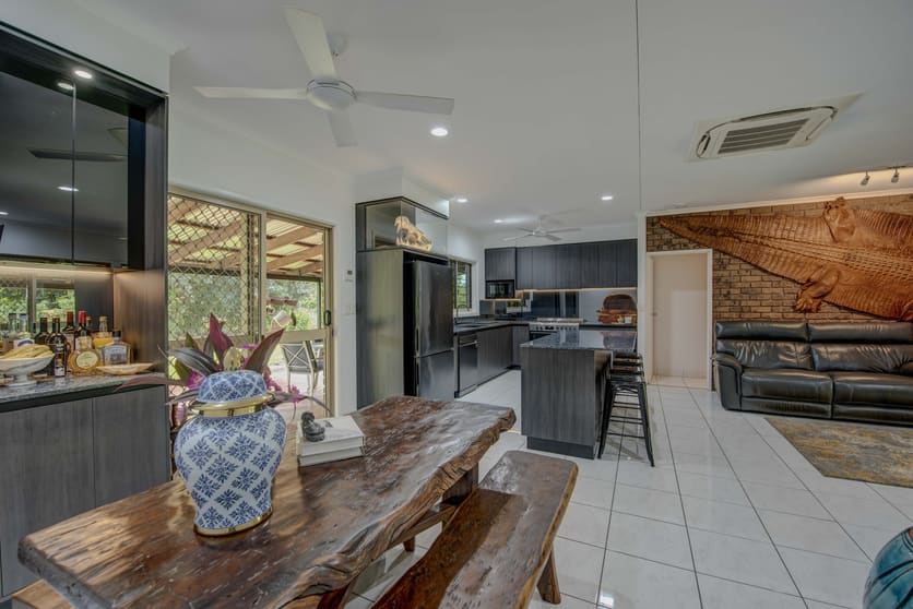 Click to view all images 140 Collins Road Katherine NT 0850 - Image 1