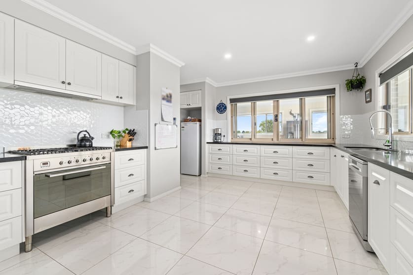 Click to view all images 330 Llowalong Road Stratford VIC 3862 - Image 2
