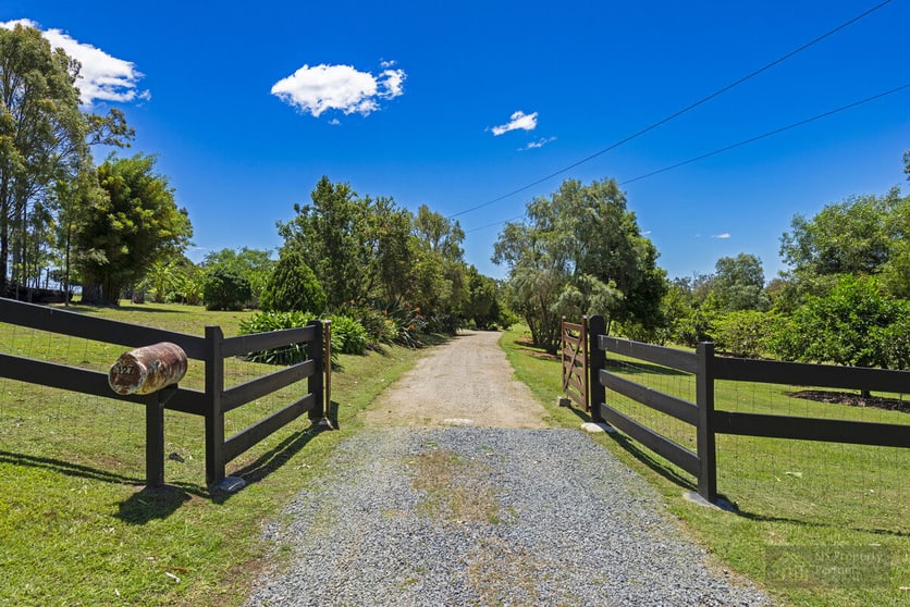 Click to view all images 127 - 137 Larch Road Tamborine QLD 4270 - Image 2