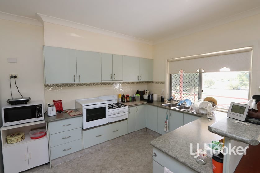 Click to view all images 11 Rivendell Road Inverell NSW 2360 - Image 2