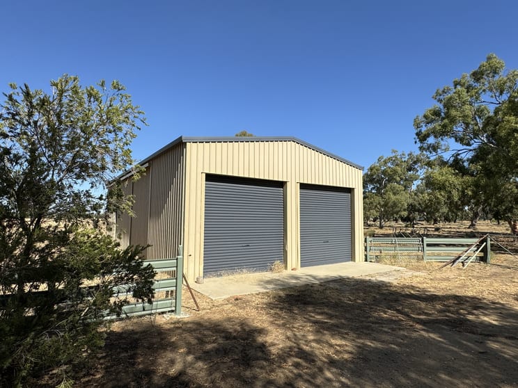 Click to view all images 248 Scott Rogers Lane Deniliquin NSW 2710 - Image 2
