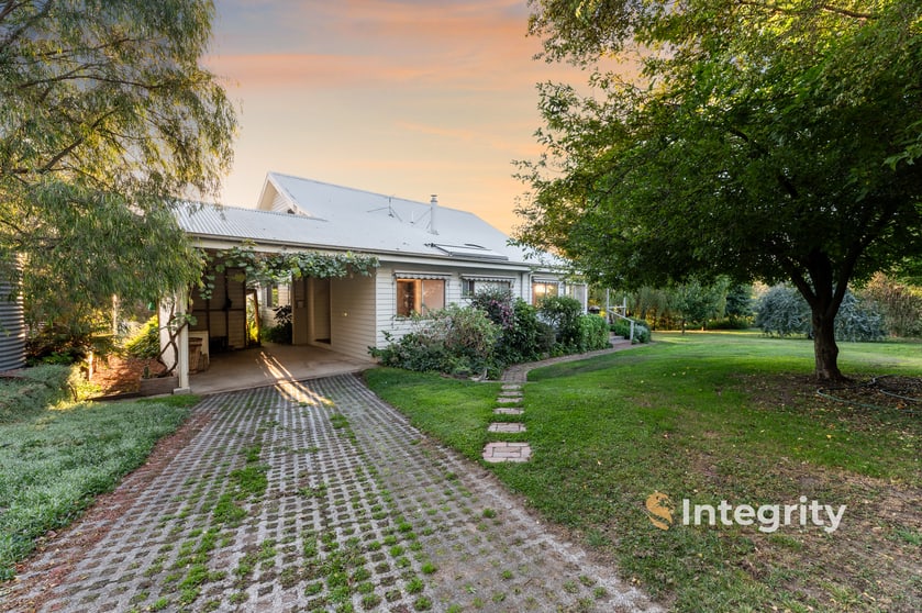 Click to view all images 469 Caveat-Dropmore Road Caveat VIC 3660 - Image 3