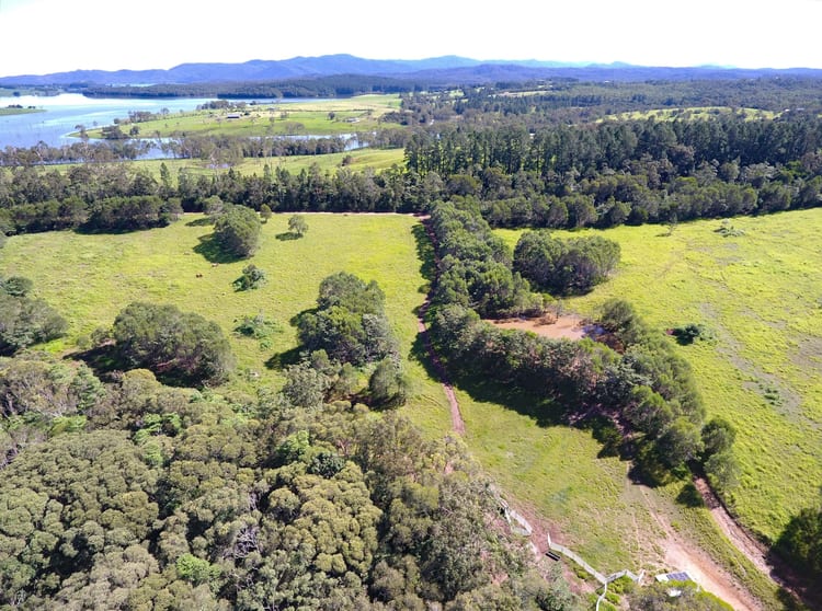 Click to view all images Lake Barrine QLD 4884 - Image 3