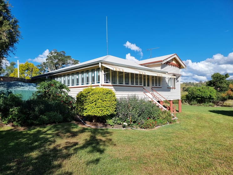 Click to view all images Hidden Haven The Weir Road Proston QLD 4613 - Image 2