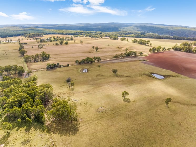 Click to view all images Kennedy's Lane Bunding VIC 3342 - Image 1