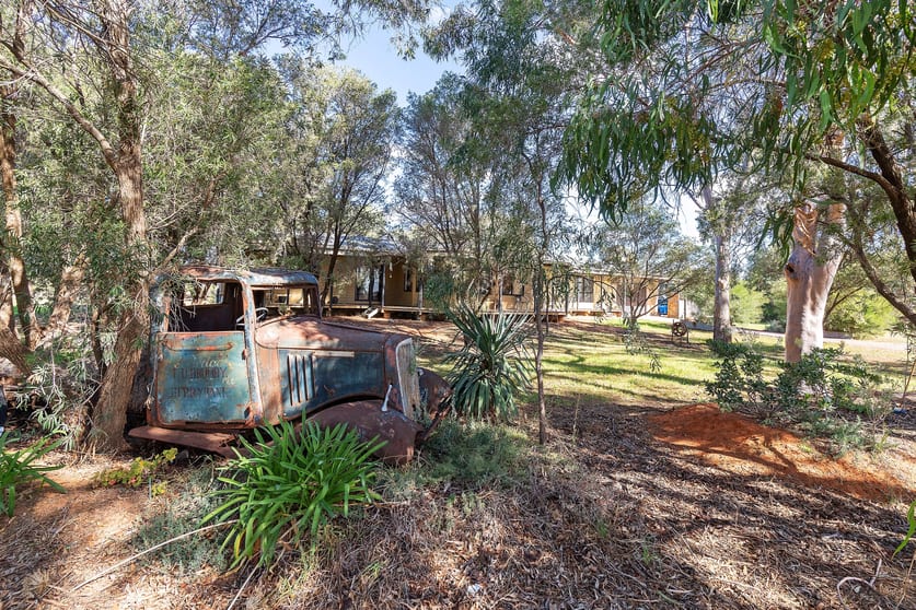 Click to view all images 73 Brown Road Leeton NSW 2705 - Image 2