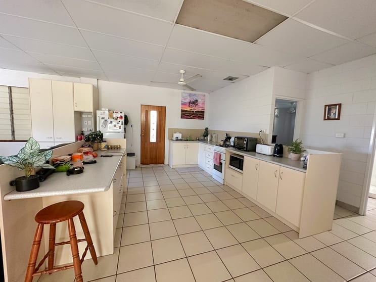 Click to view all images 20 Woolybutt Drive Katherine NT 0850 - Image 3