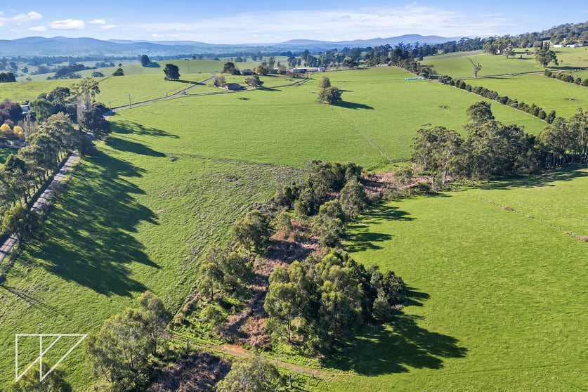 Click to view all images 355 Buln Buln Road Drouin East VIC 3818 - Image 2