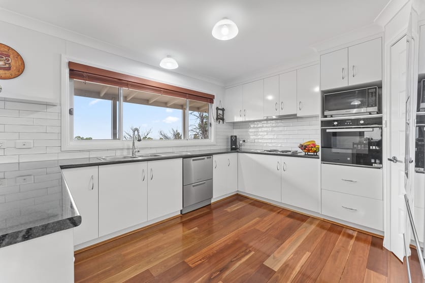 Click to view all images 2876 Peak View Road Cooma NSW 2630 - Image 2