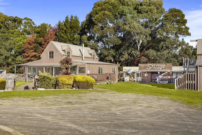 Click to view all images 20 Lonsdale Park Lane Launching Place VIC 3139 - Image 2