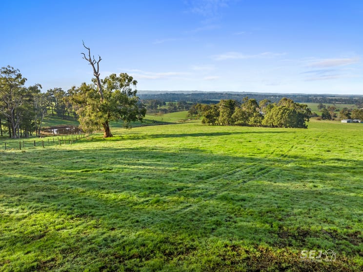 Click to view all images 200 Armstrongs Road Meeniyan VIC 3956 - Image 1