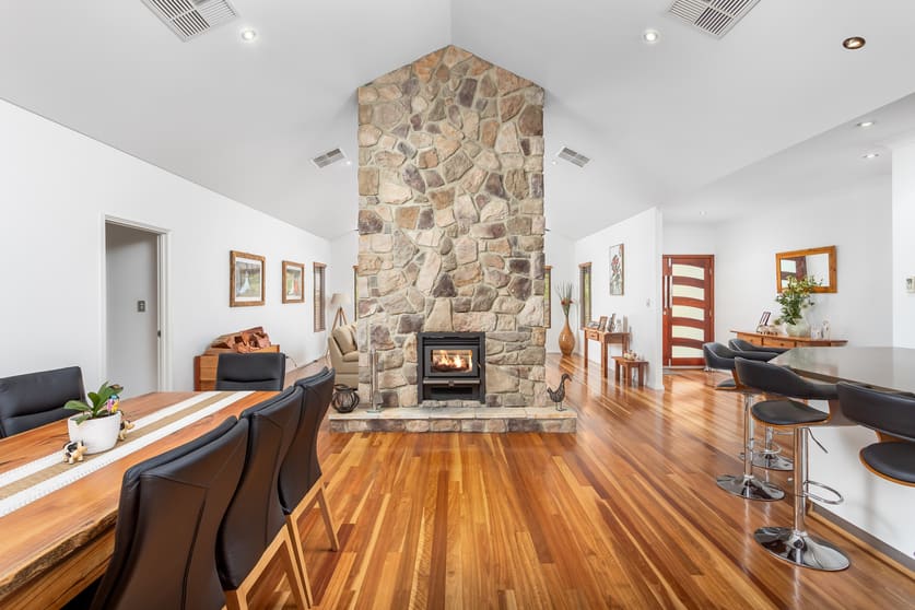 Click to view all images 195 Logue Brook Dam Road Cookernup WA 6219 - Image 3