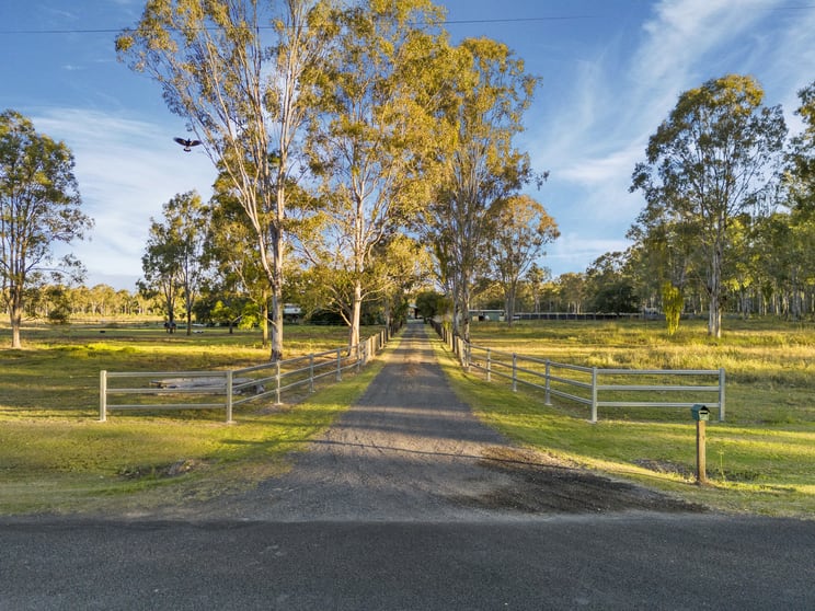 Click to view all images 22 Kelly Road Spring Creek QLD 4343 - Image 1