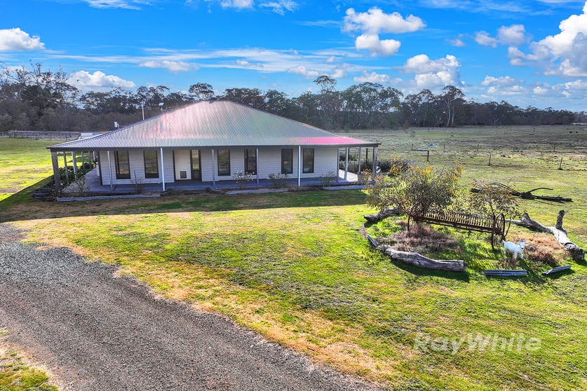 Click to view all images 371 Cochranes Road Costerfield VIC 3523 - Image 3