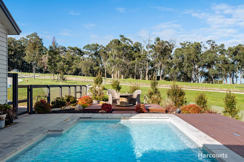 Click to view all images 210 McInnes Road Tynong North VIC 3813 - Image 1