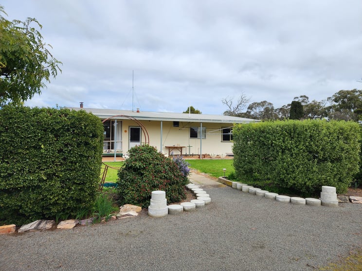 Click to view all images 4 Climie Street Tenterden WA 6322 - Image 1