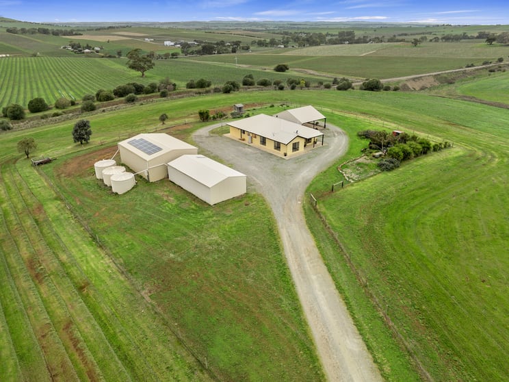 Click to view all images 176 Grace Road Leasingham SA 5452 - Image 1