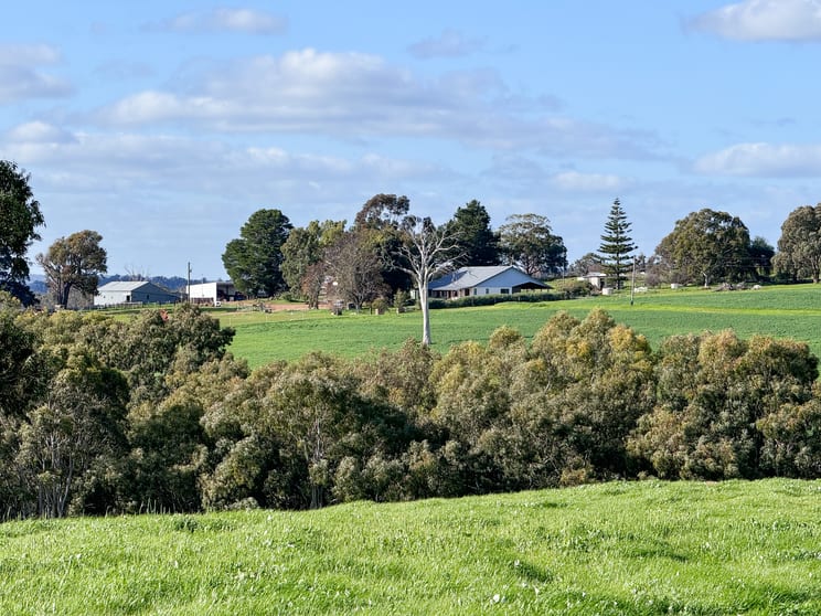 Click to view all images 184 Blechynden Road Dinninup WA 6244 - Image 1