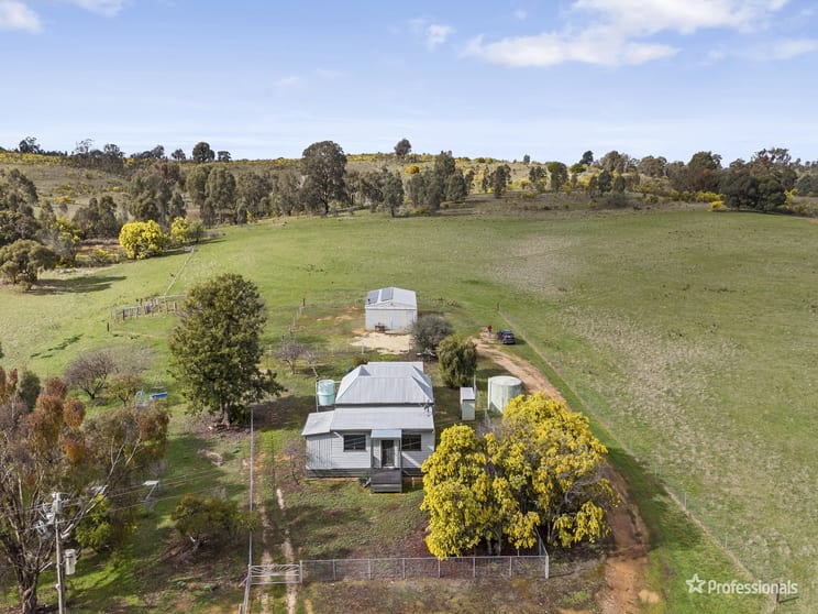 Click to view all images 3320 Sunraysia Highway Stuart Mill VIC 3477 - Image 1