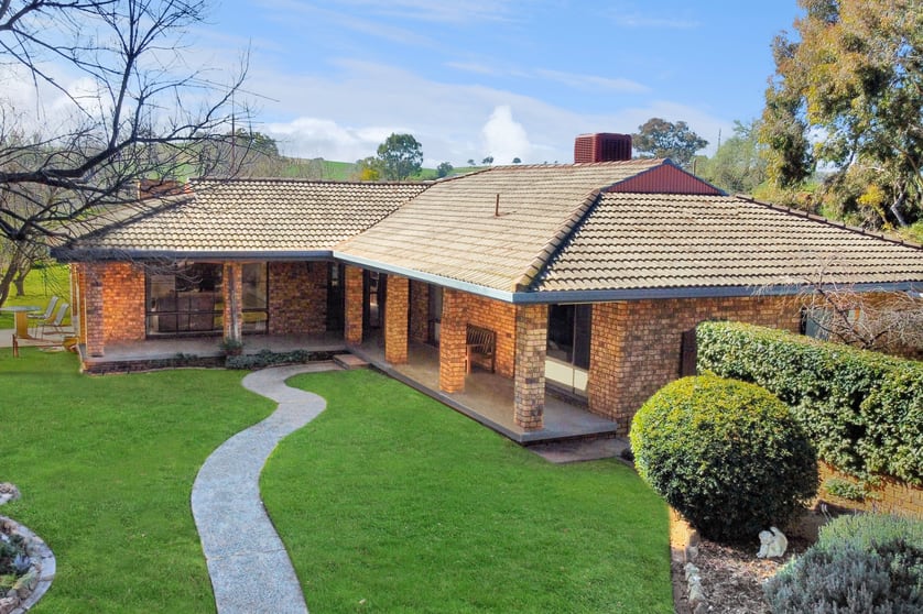 Click to view all images 159 Kangaroo Flat Road Cowra NSW 2794 - Image 2