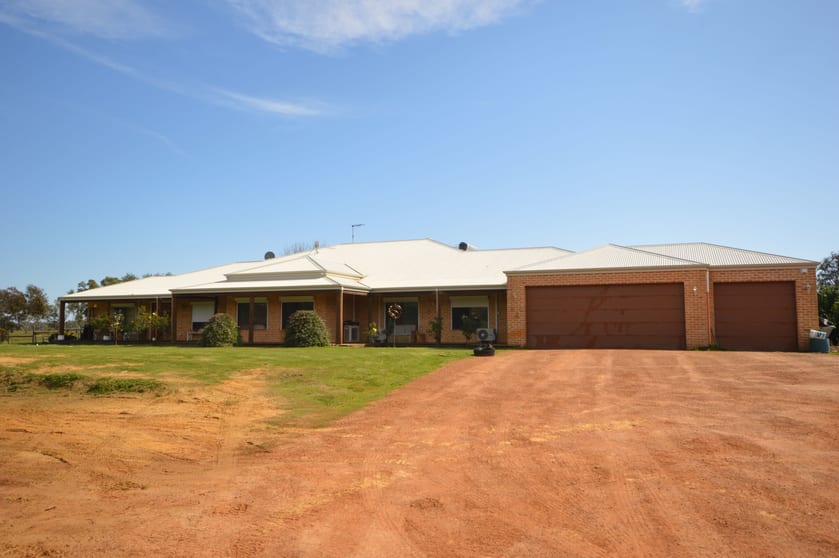 Click to view all images 251 Serpentine Road Baldivis WA 6171 - Image 1