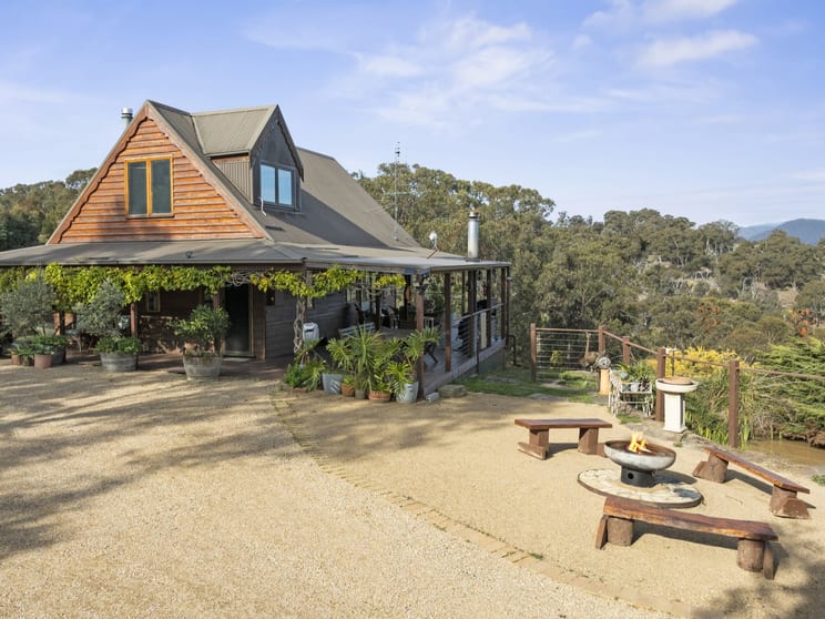 Click to view all images 105 Lochiel Road Barwite VIC 3722 - Image 2
