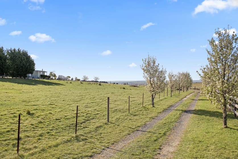 Click to view all images 61 Carneys Road Goulburn NSW 2580 - Image 2