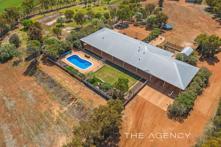 Click to view all images 375 Christmas Road Muluckine WA 6401 - Image 3