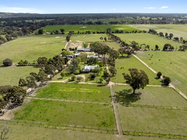 Click to view all images 27 Euroa-Shepparton Road Euroa VIC 3666 - Image 3
